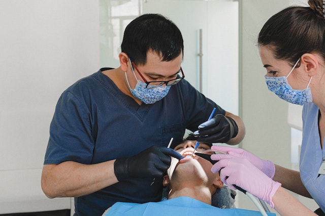 Advantages of Working as a Dental Assistant